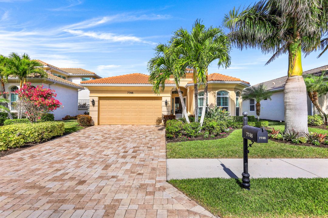 7746 Martino Cir, Naples, FL 34112