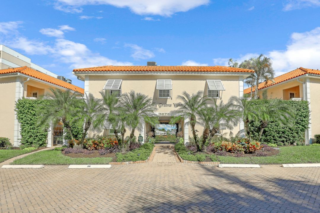 3070 Gulf Shore Blvd N #104, Naples, FL 34103