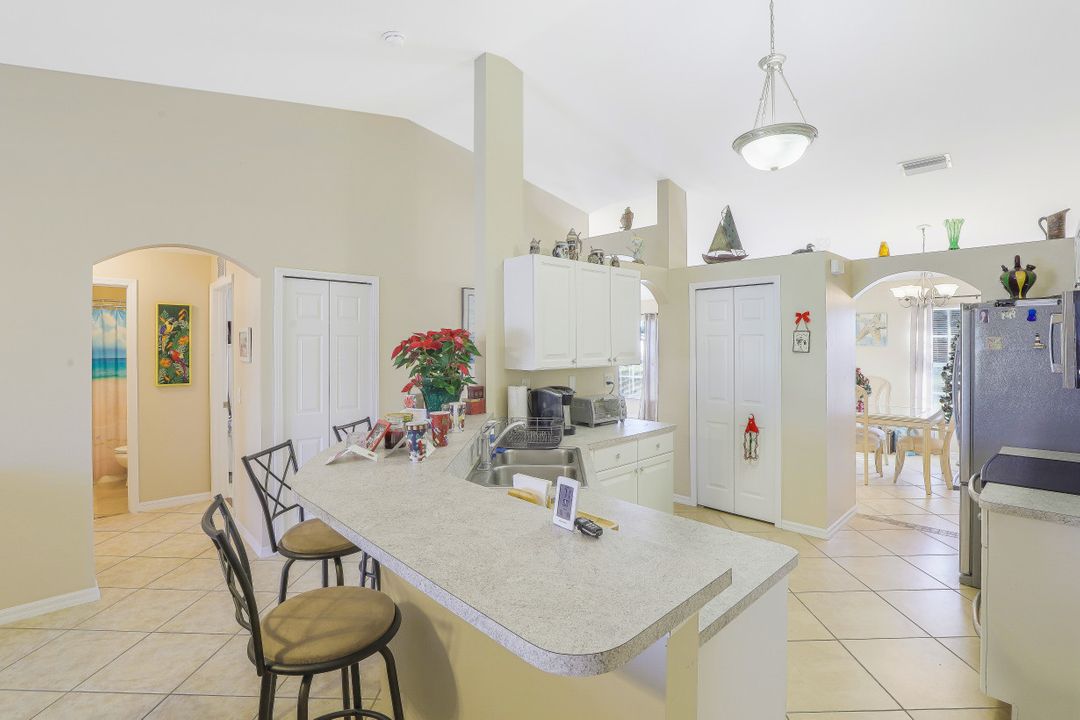 423 SE 13th Terrace, Cape Coral, FL 33990