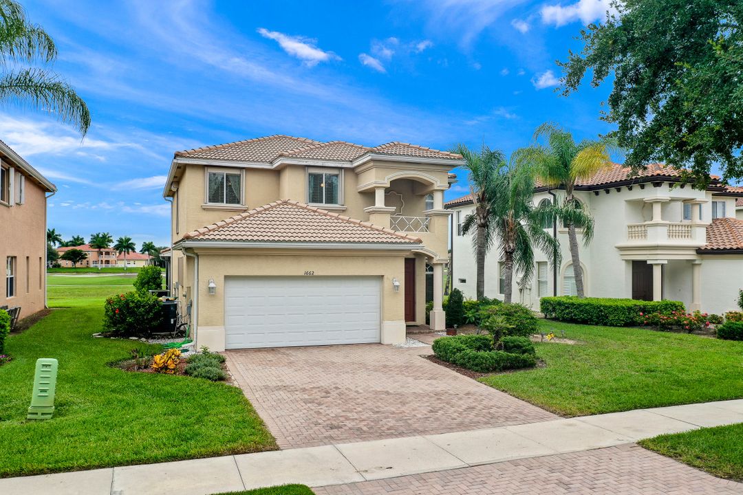 1662 Birdie Dr, Naples, FL 34120