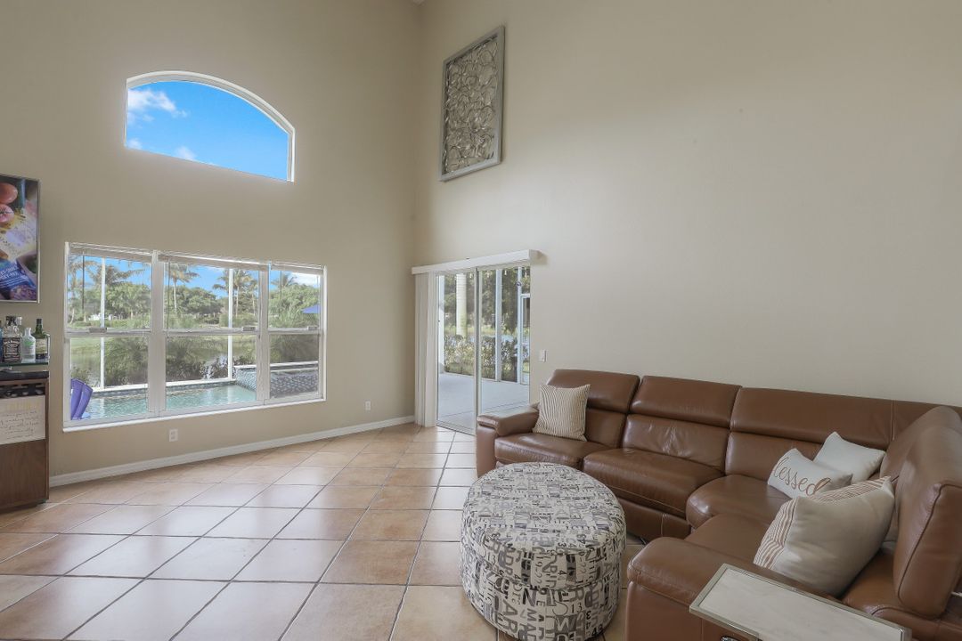 2460 Blackburn Cir, Cape Coral, FL 33991