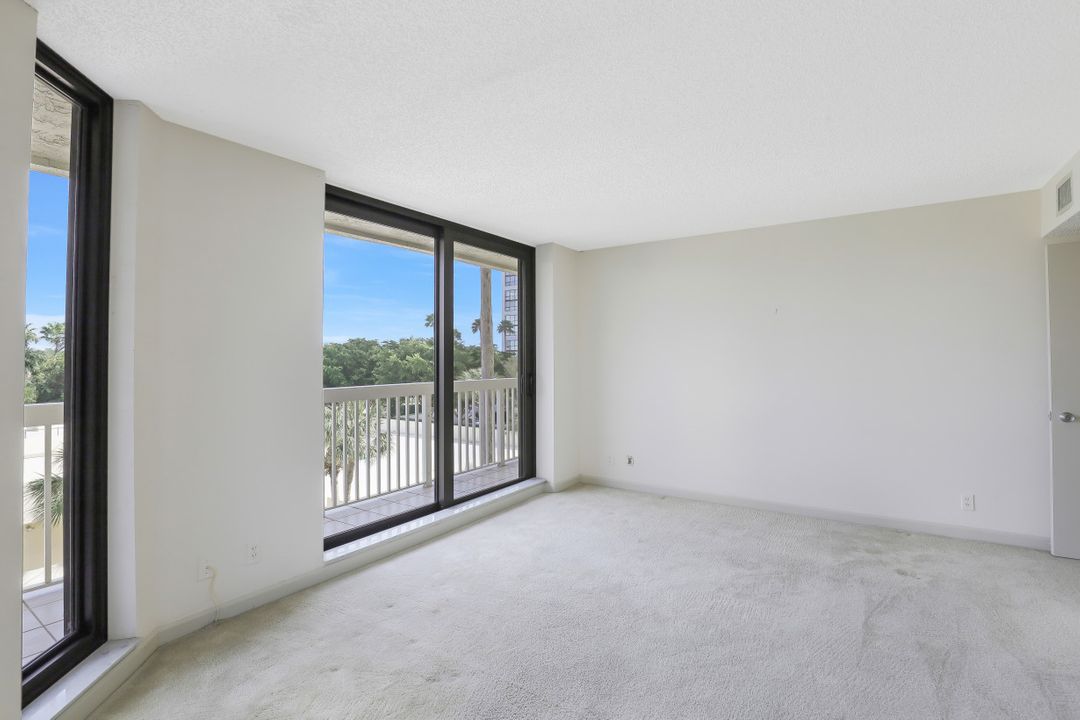 4901 Gulf Shore Blvd N #402, Naples, FL 34103