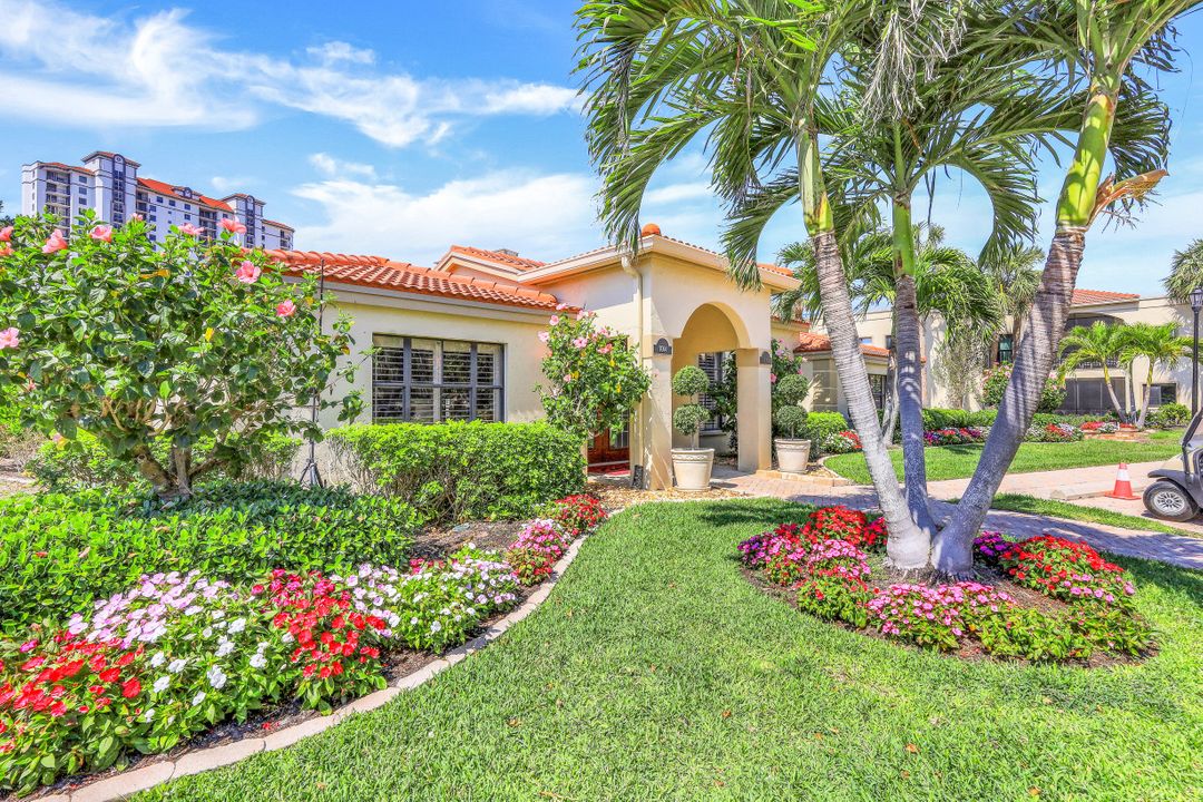 7056 Pelican Bay Blvd #B105, Naples, FL 34108