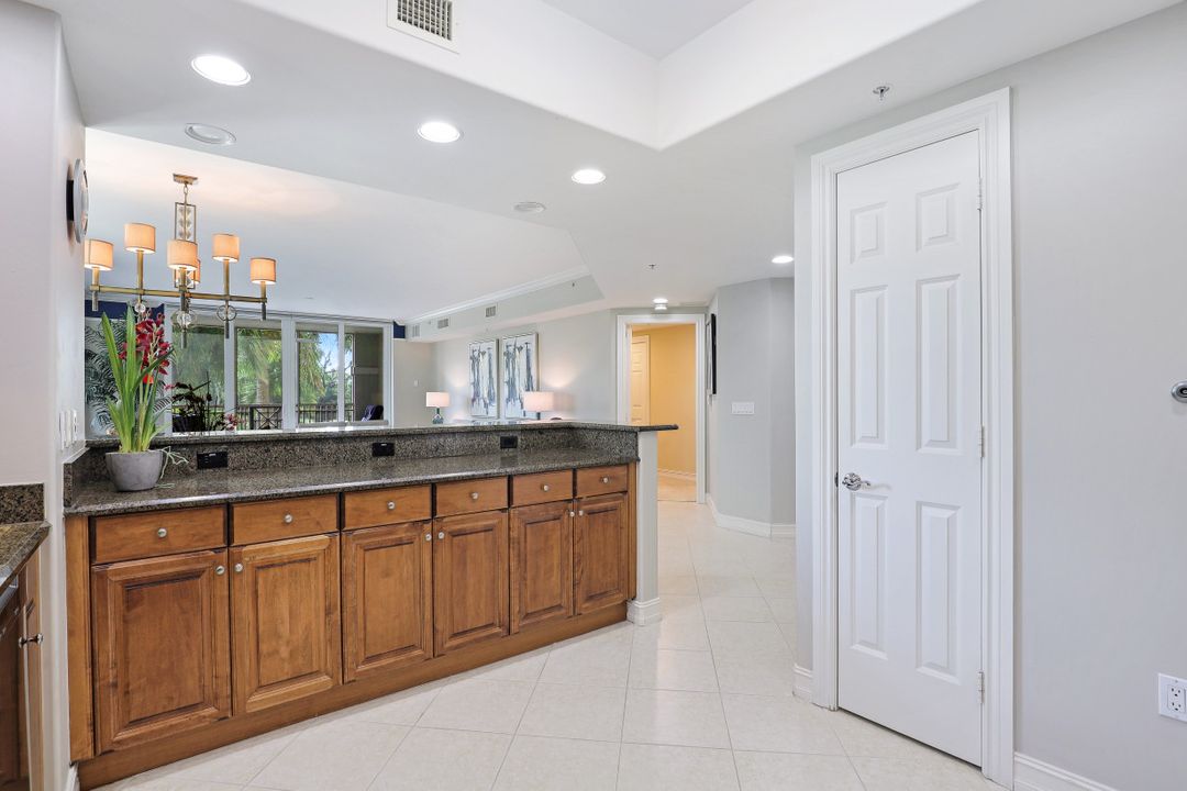 2748 Tiburon Blvd E #202, Naples, FL 34109