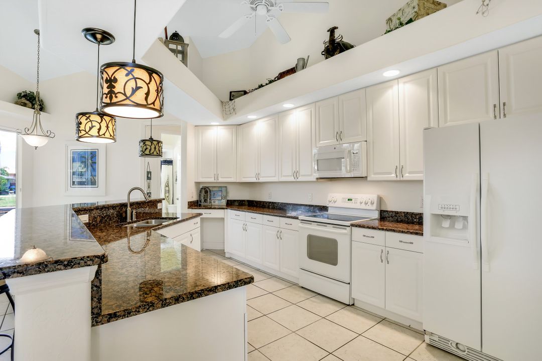 5218 Skyline Blvd, Cape Coral, FL 33914