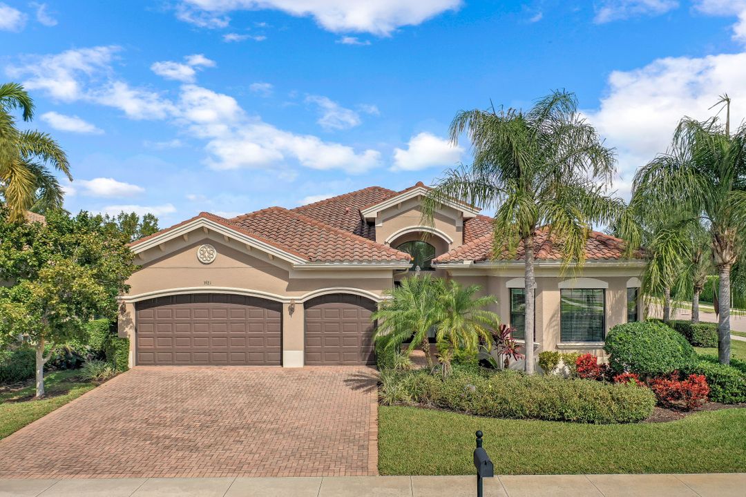 3921 Glacier Ct, Naples, FL 34119