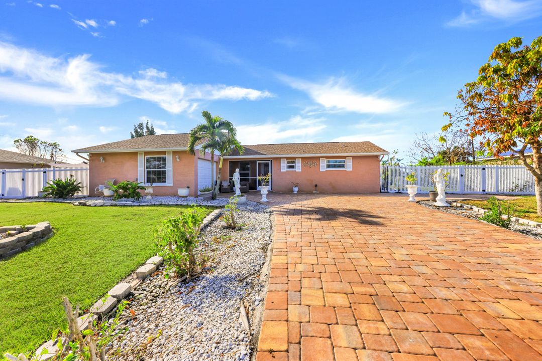 916 SE 30th St, Cape Coral, FL 33904