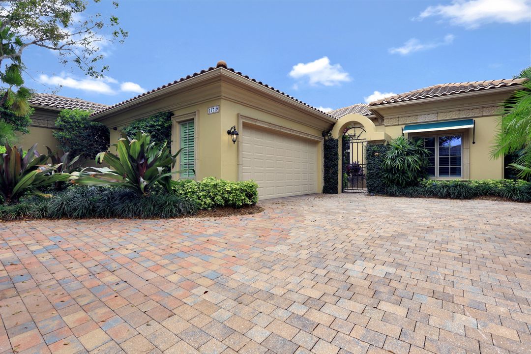 15719 Villoresi Way, Naples, FL 34110