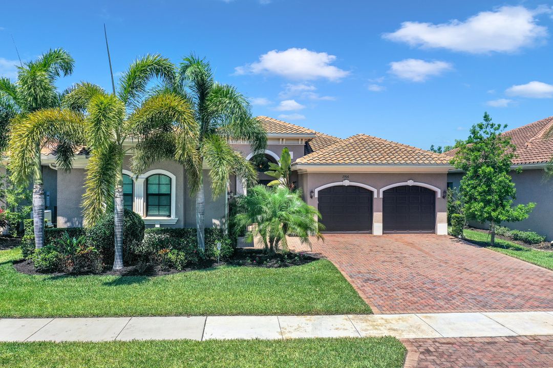 2906 Cinnamon Bay Cir, Naples, FL 34119