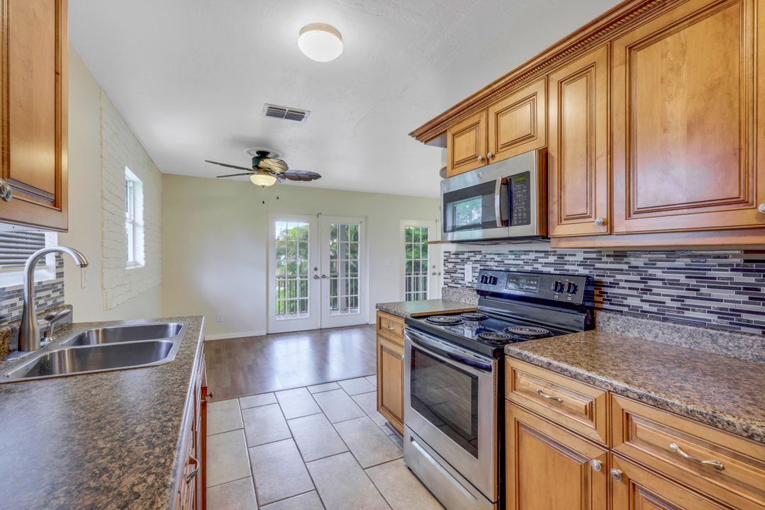 5202 Cypress Ln, Naples, FL 34113