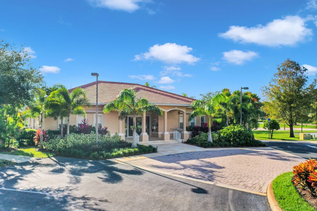 776 Grand Rapids Blvd, Naples, FL 34120