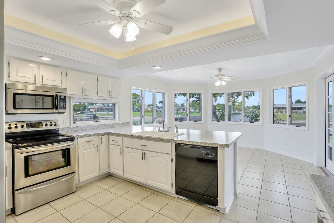 3301 SE 17th Pl, Cape Coral, FL 33904