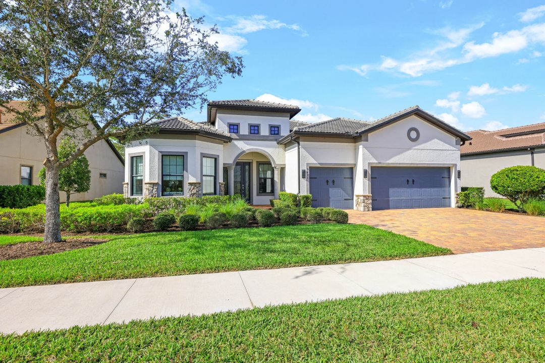 9431 Greyhawk Trl, Naples, FL 34120