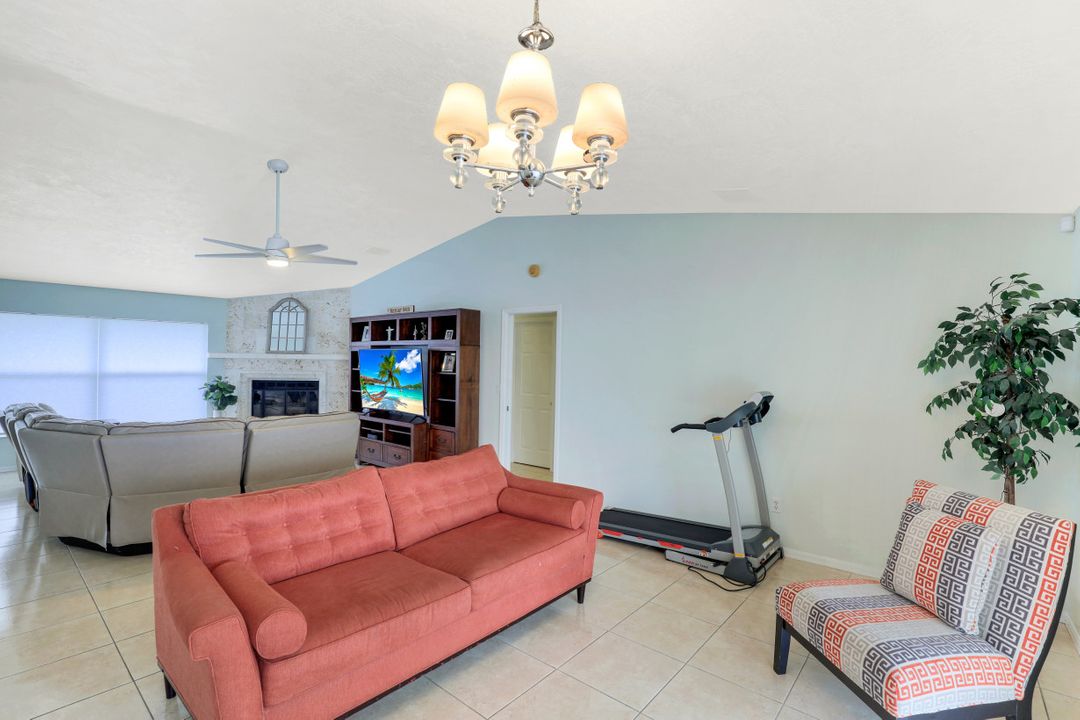 2526 SE 28th St, Cape Coral, FL 33904