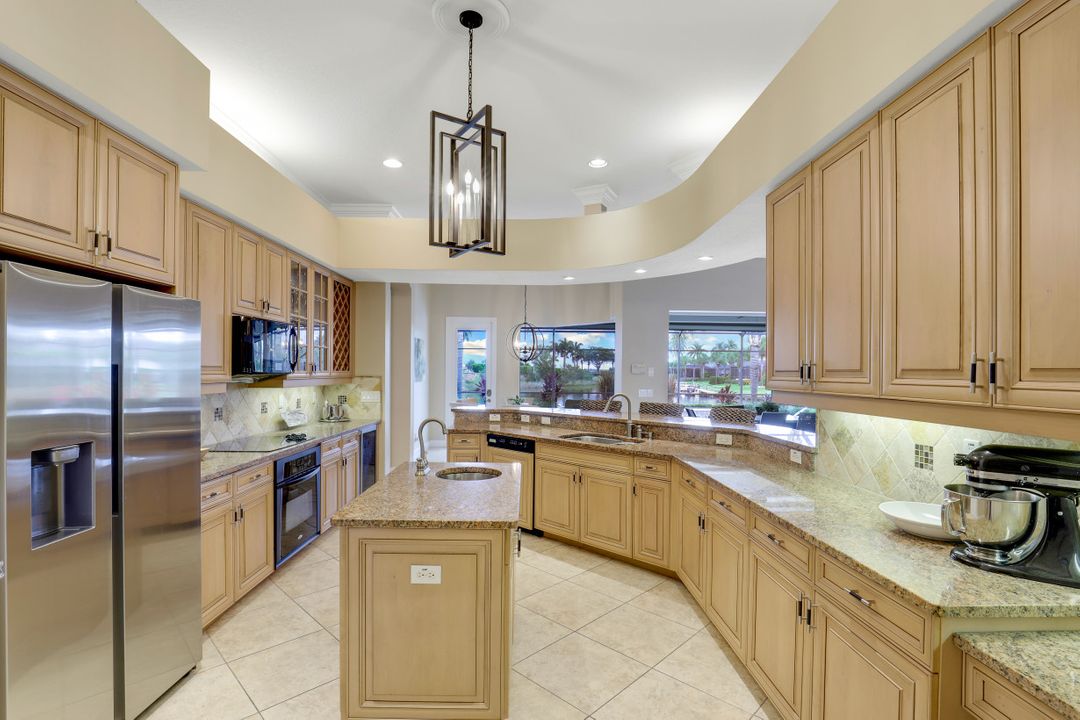 8733 Hideaway Harbor Ct, Naples, FL 34120