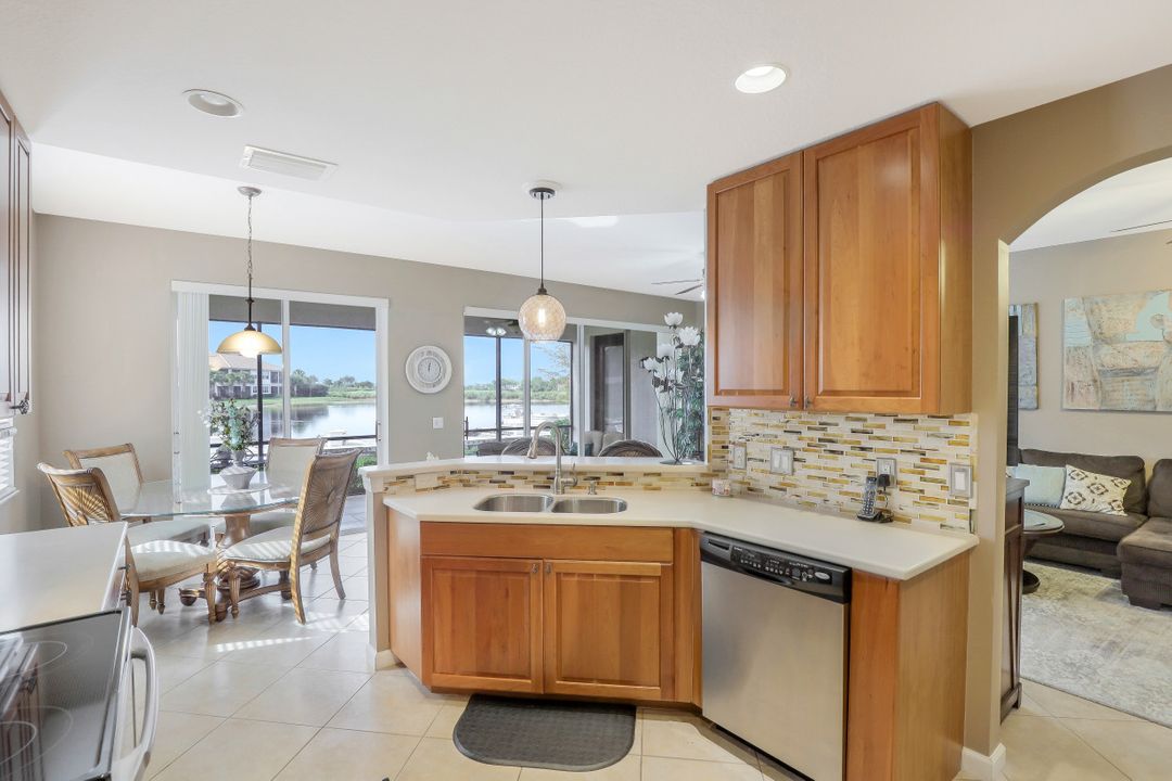 8763 Coastline Ct #101, Naples, FL 34120