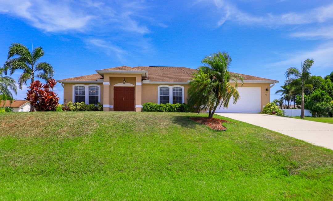 30 NE 12th Ln, Cape Coral, FL 33909