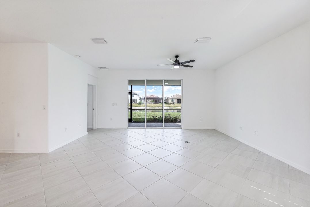 2434 Orchard St, Naples, FL 34120