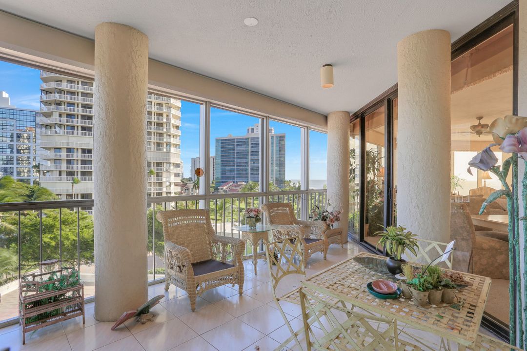 4951 Gulf Shore Blvd N #301, Naples, FL 34103