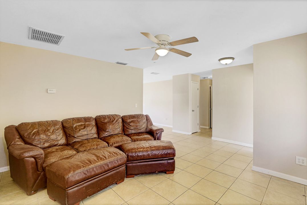 323 NE 11th Pl, Cape Coral, FL 33909