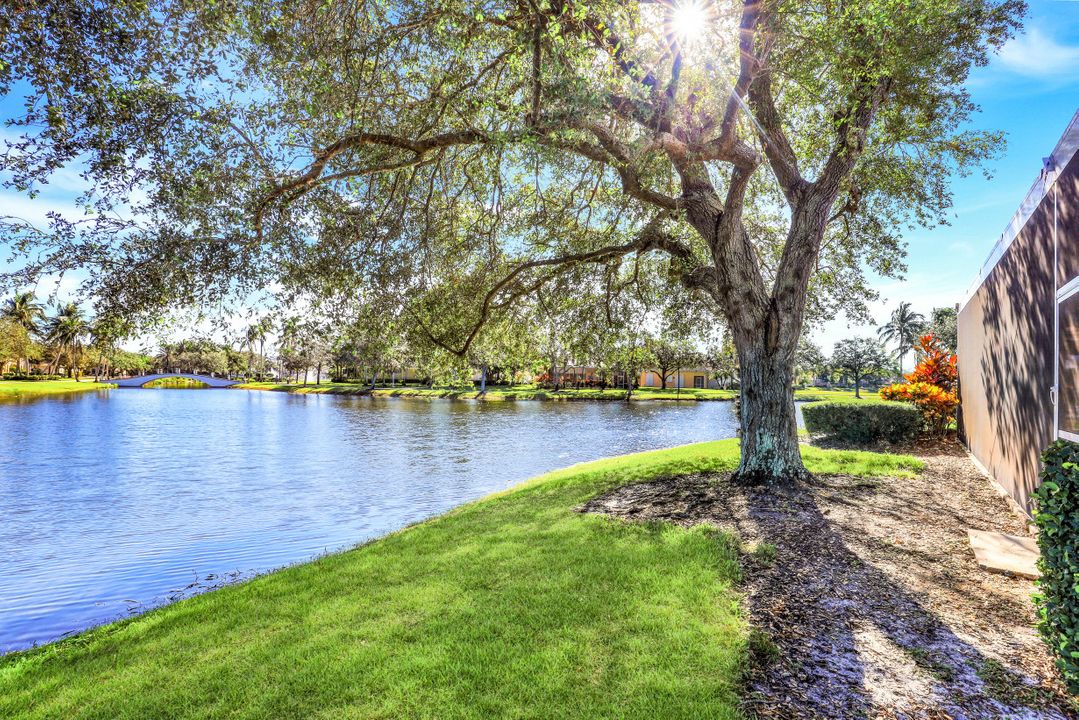 5500 Freeport Ln, Naples, FL 34119