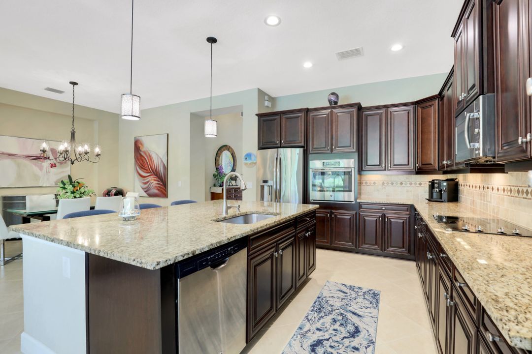 9097 Isla Bella Cir, Bonita Springs, FL 34135