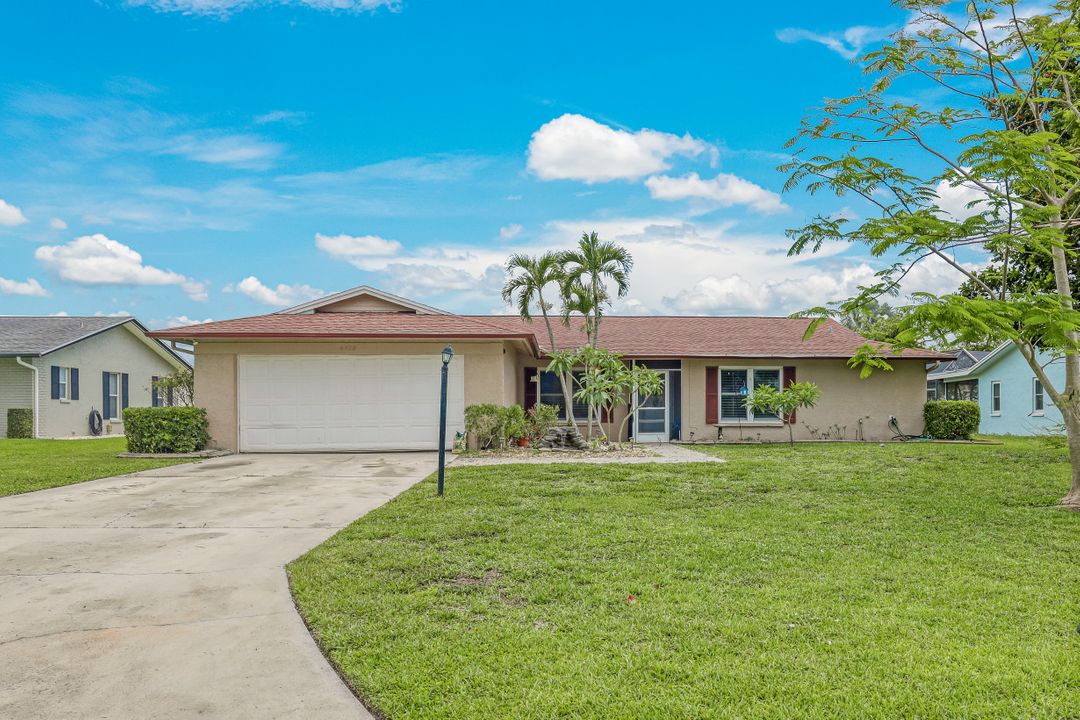 4428 Beechwood Lake Dr, Naples, FL 34112