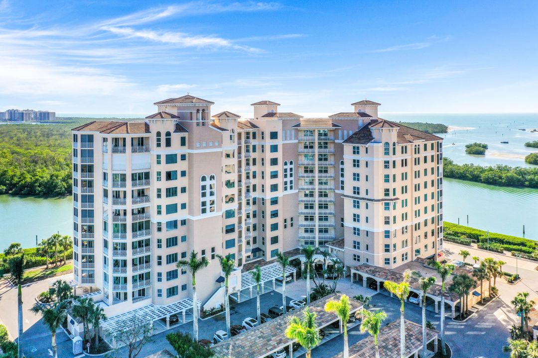 425 Dockside Dr #906, Naples, FL 34110