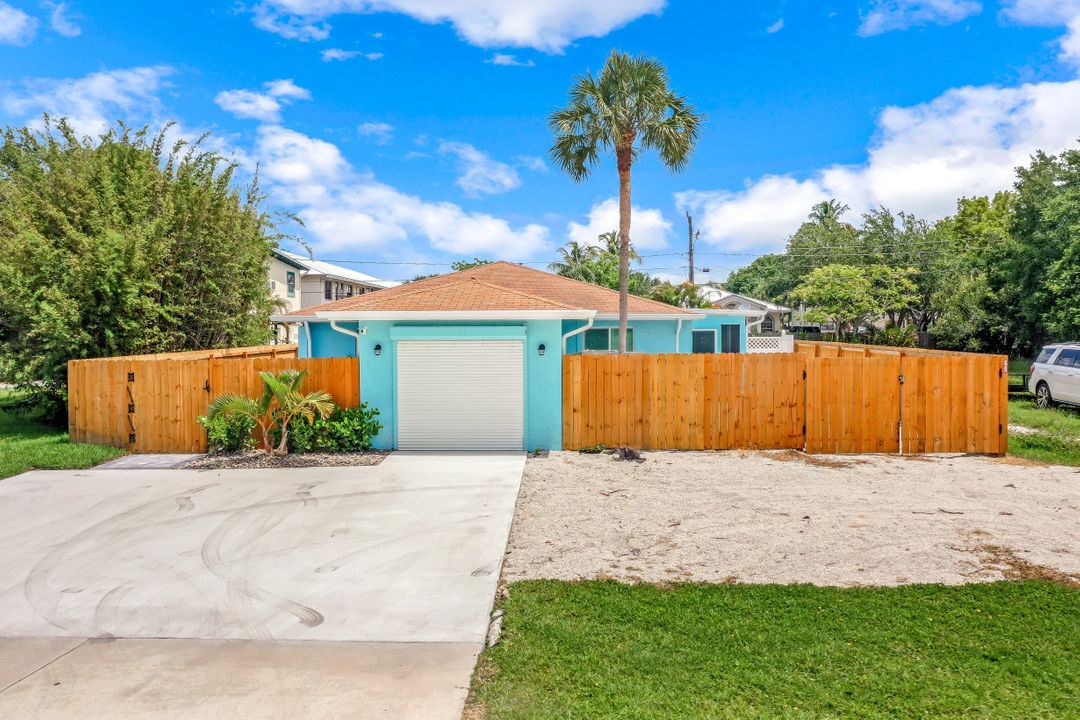 2529 Linwood Ave, Naples, FL 34112