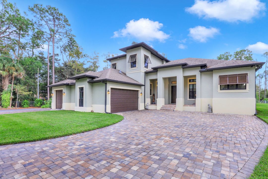 6700 Sable Ridge Ln, Naples, FL 34109