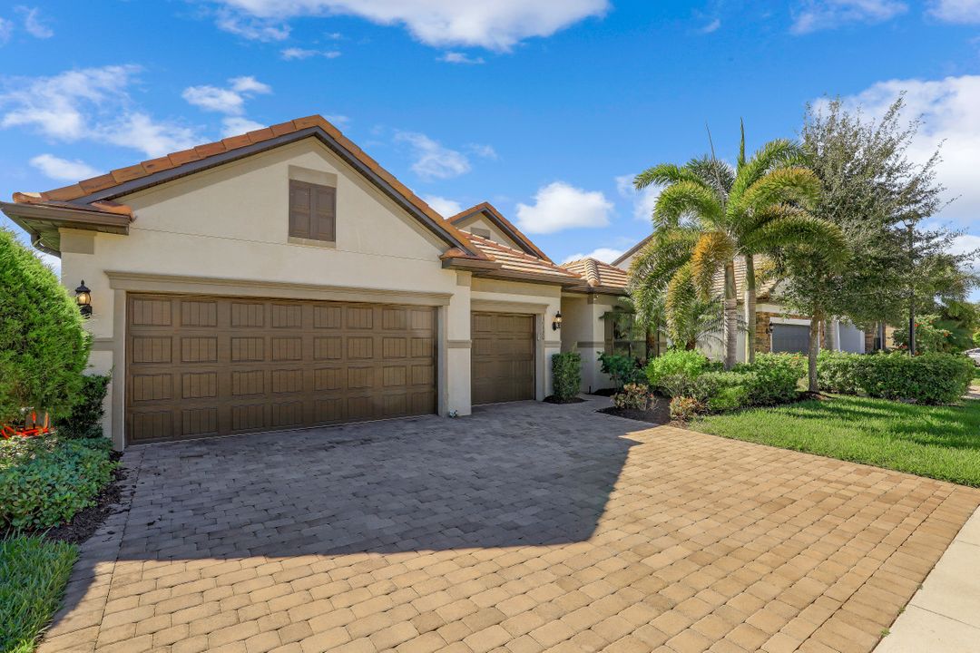 16320 Camden Lakes Cir, Naples, FL 34110