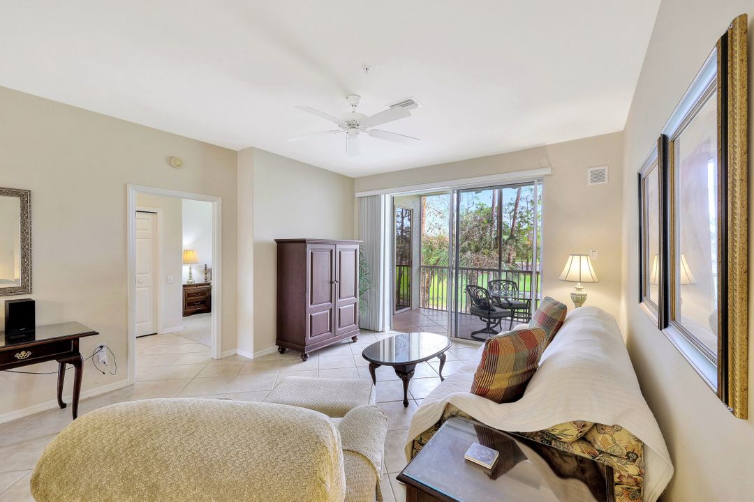 8259 Parkstone Pl #206, Naples, FL 34120