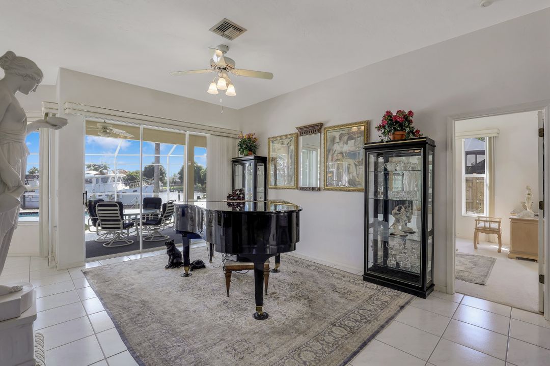 1745 SE 44th Terrace, Cape Coral, FL 33904