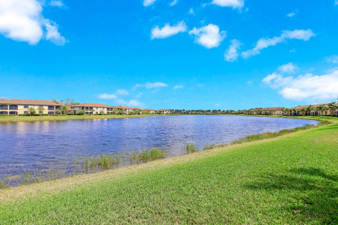 9533 Avellino Wy #2916, Naples, FL 34113