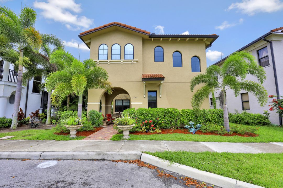 1300 Kendari Terrace, Naples, FL 34113