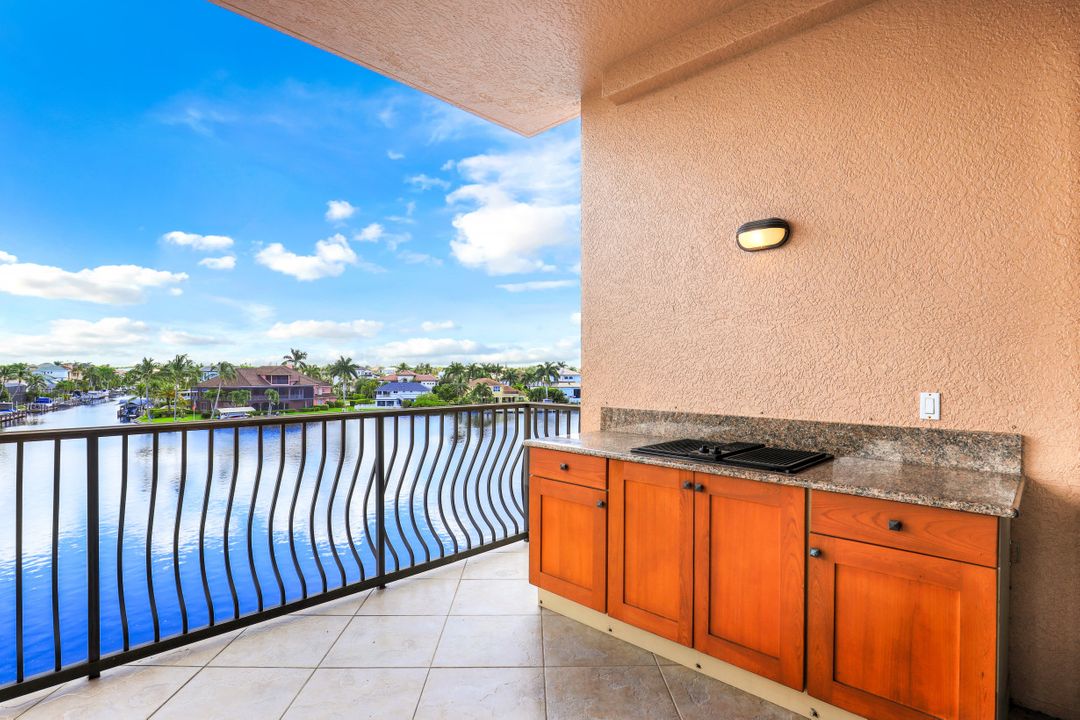 10620 Gulf Shore Dr #401, Naples, FL 34108