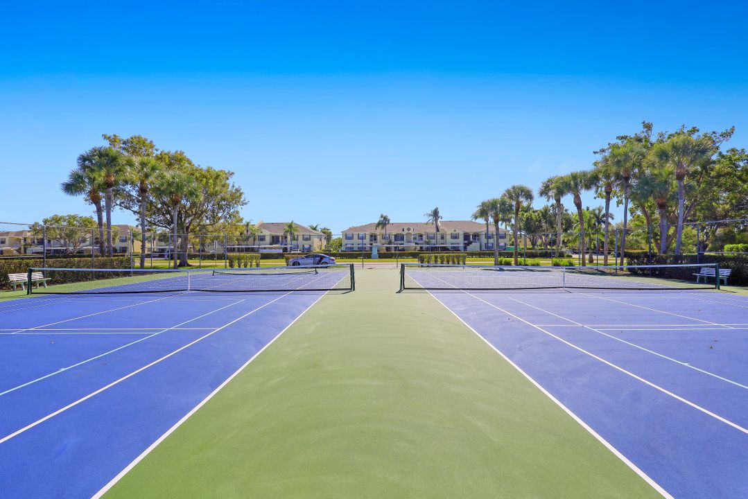 1045 Mainsail Dr #413, Naples, FL 34114