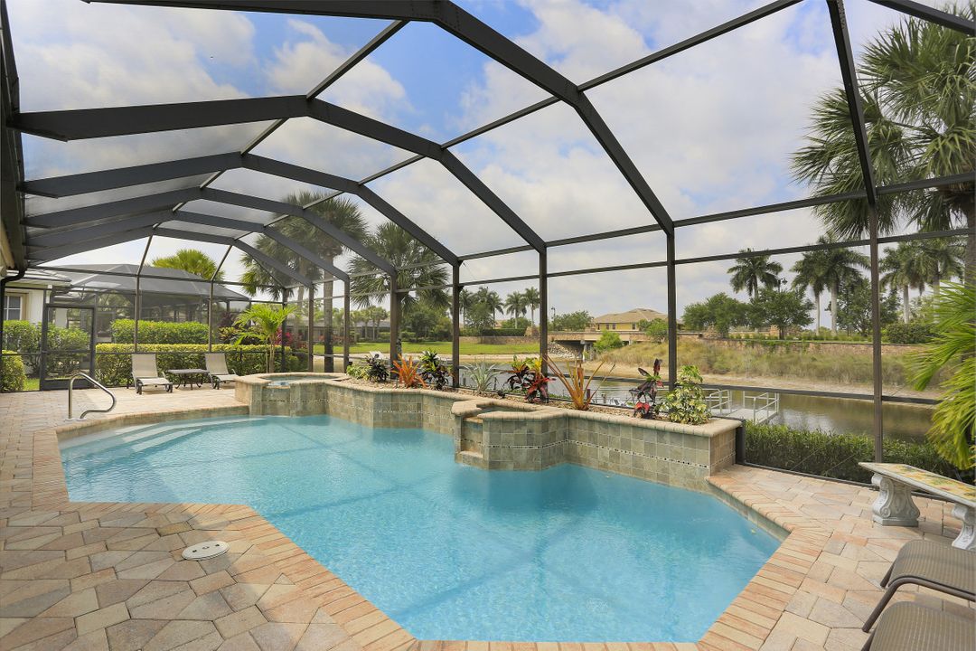 8821 Spinner Cove Ln, Naples, FL 34120