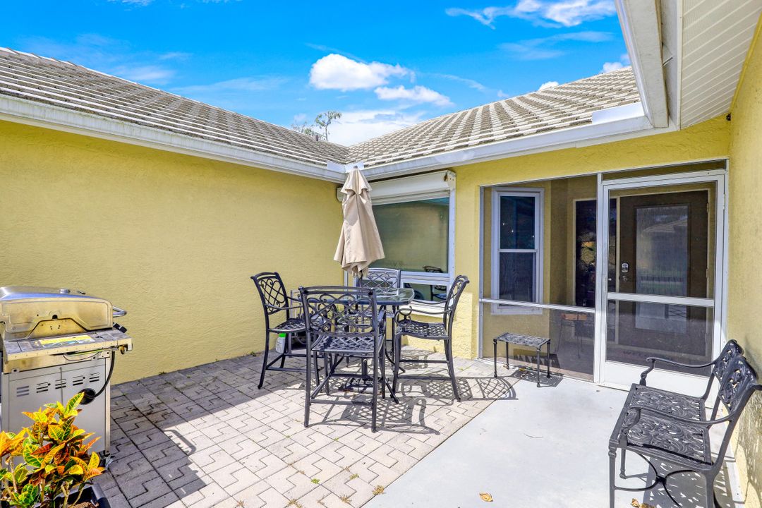 12724 Hunters Ridge Dr, Bonita Springs, FL 34135