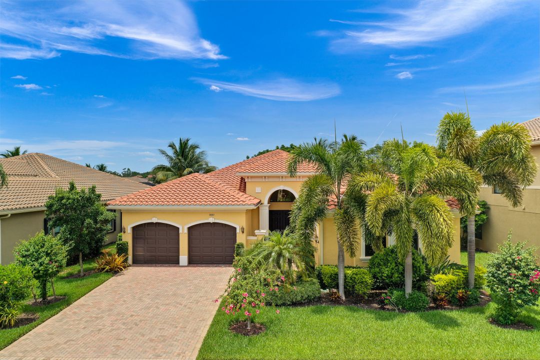 3883 Gibralter Dr, Naples, FL 34119