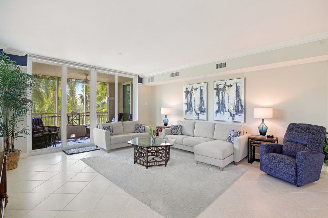 2748 Tiburon Blvd E #202, Naples, FL 34109