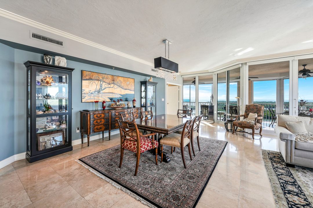 425 Dockside Dr #906, Naples, FL 34110