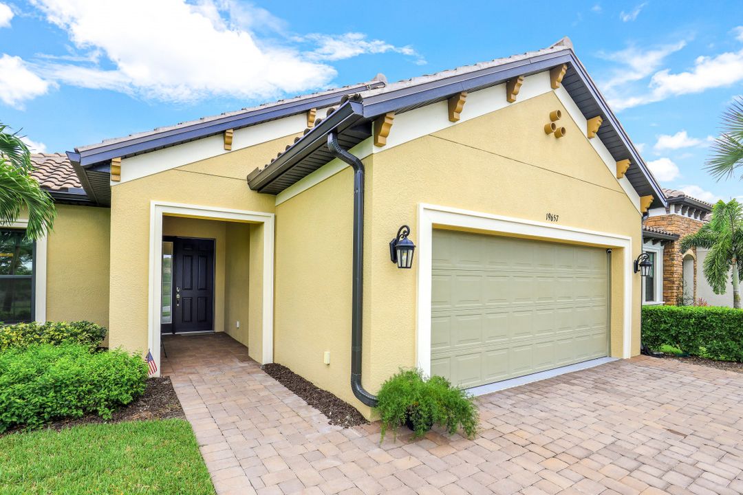 19657 Estero Pointe Ln, Fort Myers, FL 33908