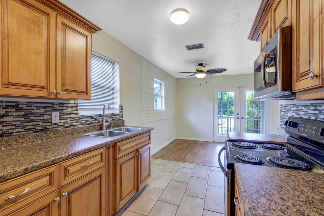 5202 Cypress Ln, Naples, FL 34113