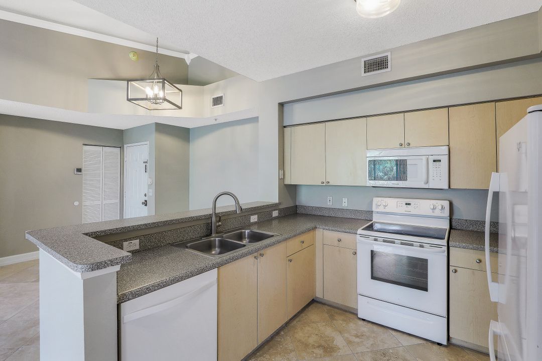 1150 Reserve Way #303, Naples, FL 34105