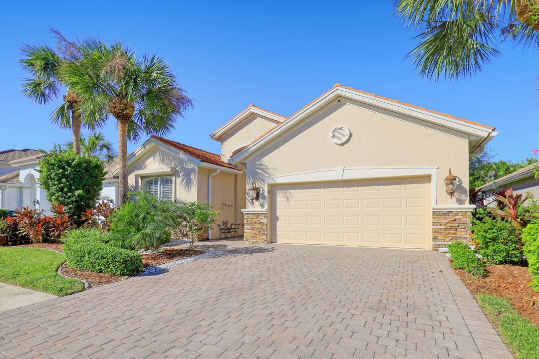 16208 Parque Ln, Naples, FL 34110