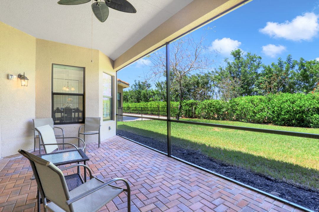 2906 Cinnamon Bay Cir, Naples, FL 34119