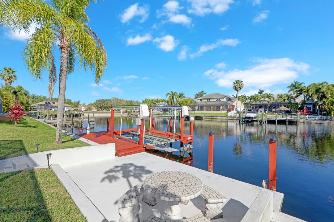 4925 SW 17th Pl, Cape Coral, FL 33914