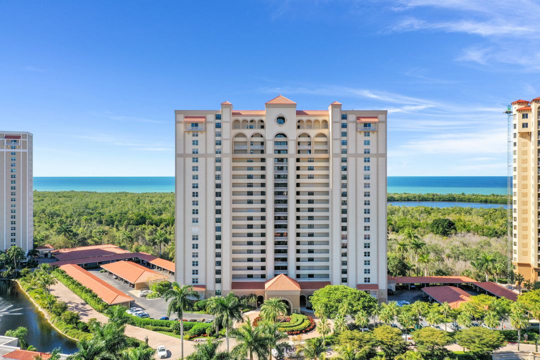 6585 Nicholas Blvd #1405, Naples, FL 34108