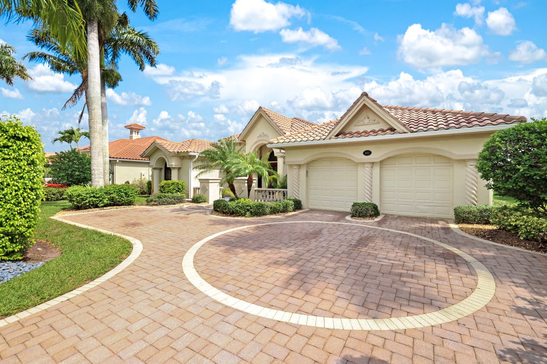 1011 Tivoli Dr, Naples, FL 34104